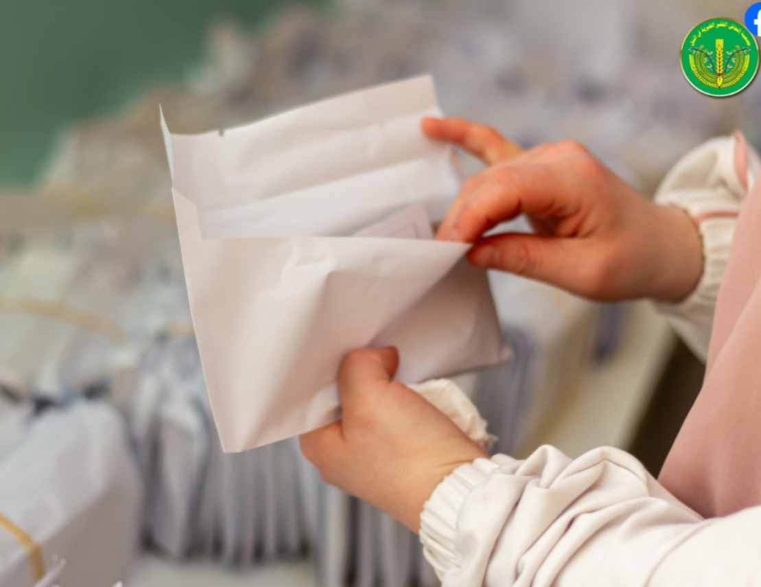 الانتهاء من توزيع المساعدات العينية والنقدية للمدرجين والأيتام للشهر السادس "حزيران"